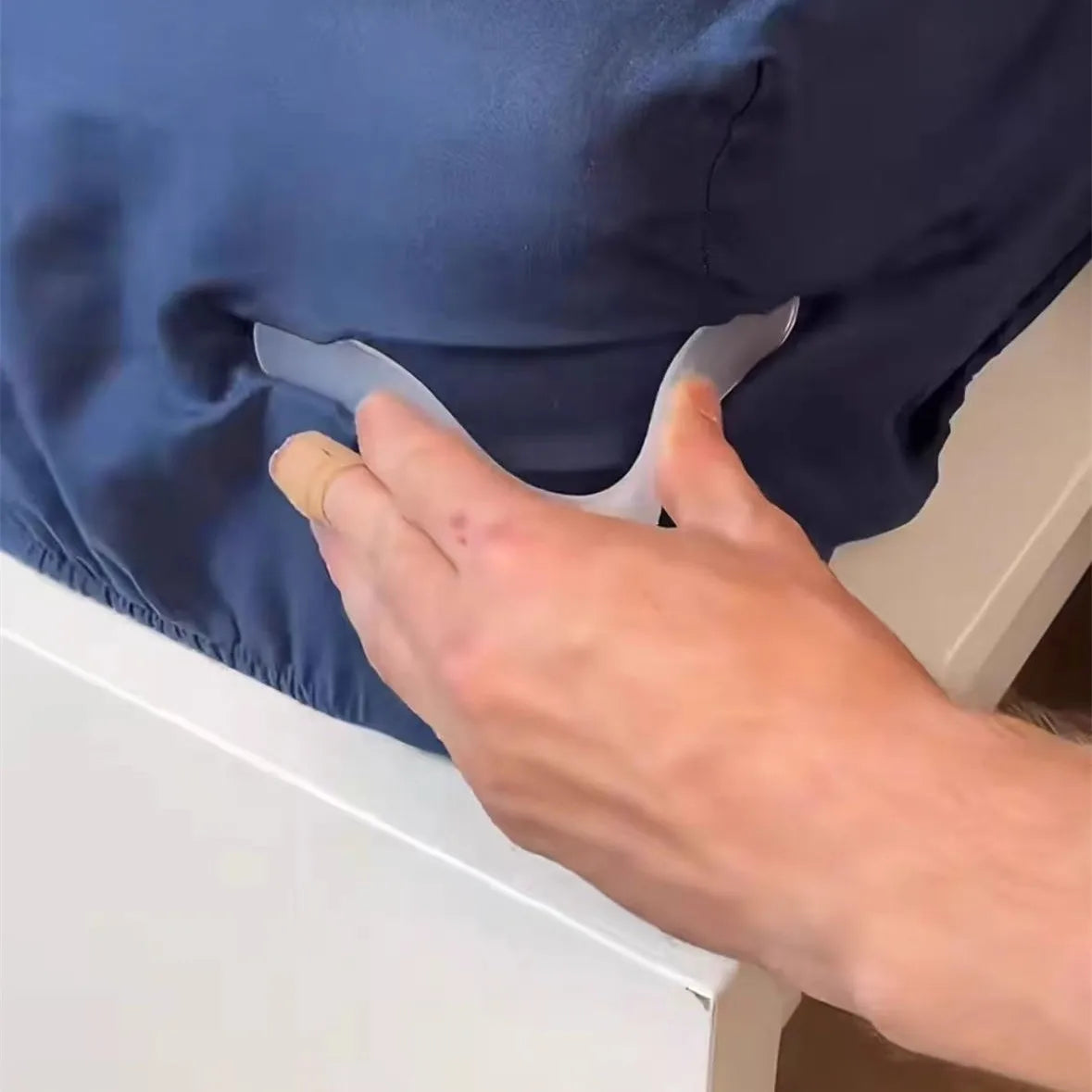 bed sheet fastner